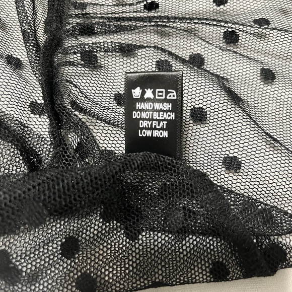 Blashe Women's blouse in transparent lace. - Picture 8 of 9